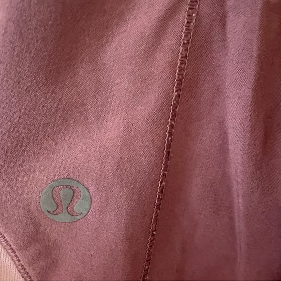 Lululemon mauve hotty hot shorts - Picture 5 of 7